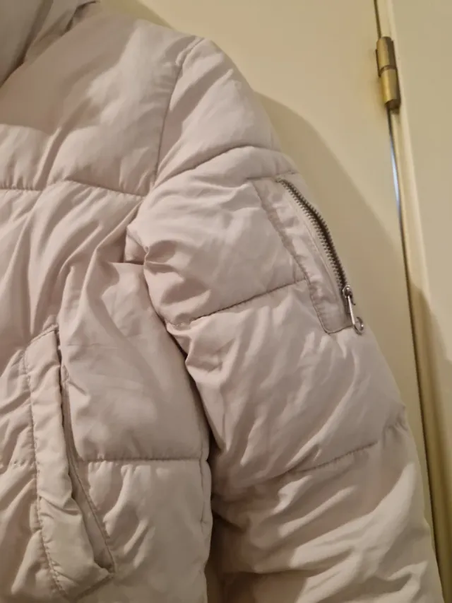 Abrigo corto acolchado beige