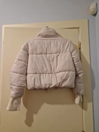 Abrigo corto acolchado beige