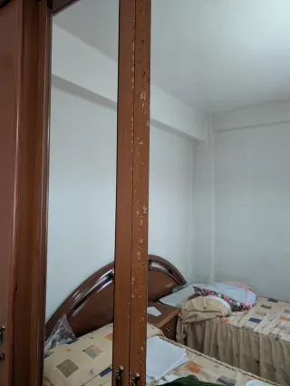 Dormitorio con dos camas de 90.