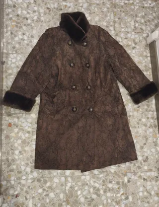 Abrigo de mujer marrón marca Solgon