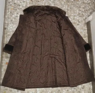 Abrigo de mujer marrón marca Solgon