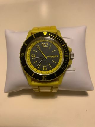 Reloj Orginal. Quiksilver Amarillo y Negro