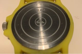 Reloj Orginal. Quiksilver Amarillo y Negro
