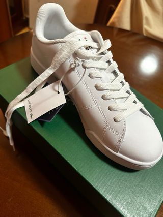 Zapatillas Lacoste Carnaby Cup Blancas 242MM mide