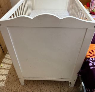Cuna blanca para bebé