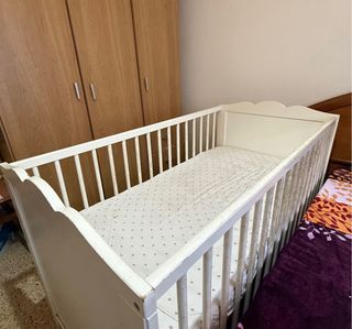 Cuna blanca para bebé