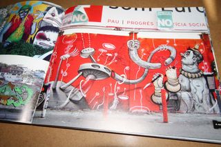 LA PIEL DE BARCELONA: GRAFFITIS Y MURALES (GLÉNAT)