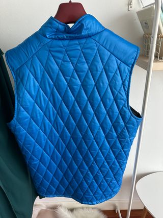 Chaleco Under Armour azul acolchado