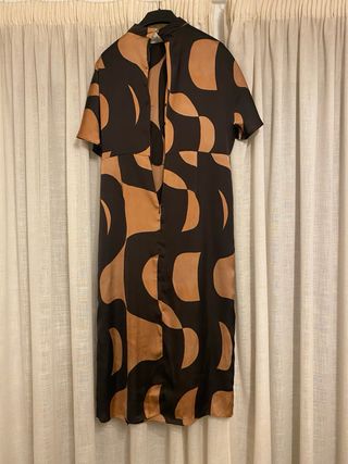 Vestido fiesta estampado marrón y negro