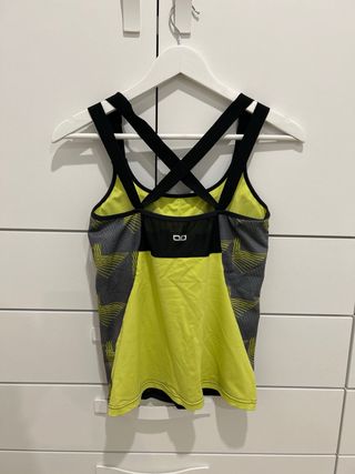 Camiseta deportiva ajustada