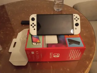 Nintendo Switch OLED Bianca e Nera