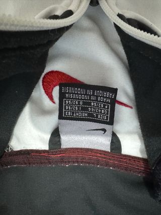 Chaqueta Nike Negra y Blanca Retro 90’s