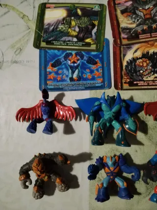 Lote 16 Figuras Gormiti + 12 Cartas