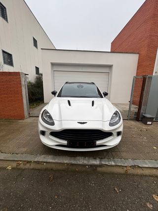 Aston Martin DBX 2021