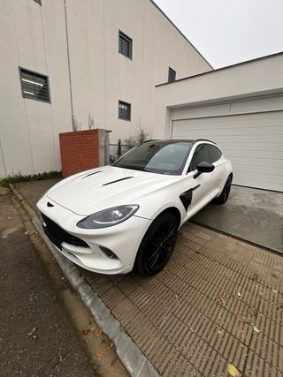 Aston Martin DBX 2021