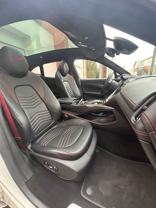 Aston Martin DBX 2021