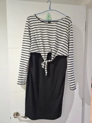 Due vestiti per l'allattamento