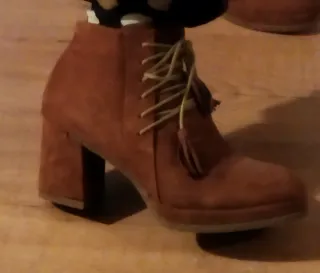 Botín Kylie color Camel. Muy cómodas, ligeras.