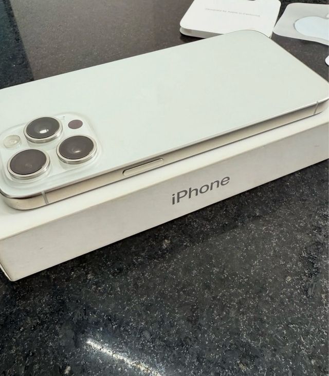 iPhone 15 Pro Max 256GB Plata