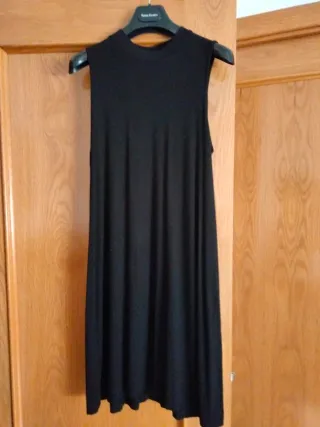 Vestido negro sin mangas