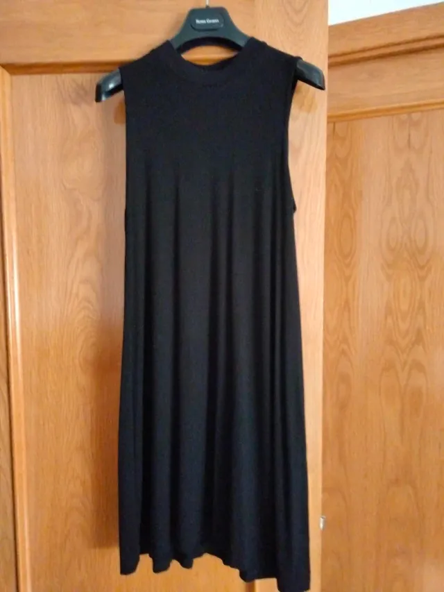 Vestido negro sin mangas