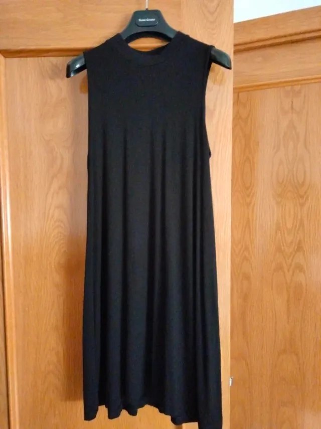 Vestido negro sin mangas