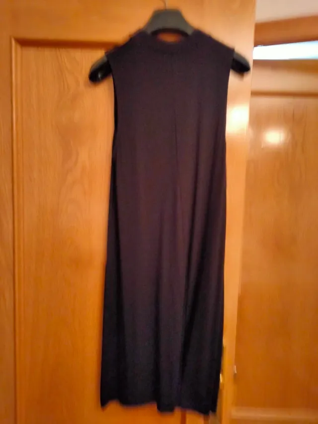 Vestido negro sin mangas