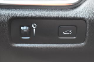 Volvo V60 D3 150 CV MOMENTUM SENSUS NAVIGATION