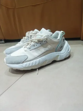 Deportivas Adidas Blancas y Grises T. 38 2/3