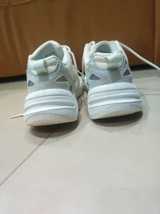 Deportivas Adidas Blancas y Grises T. 38 2/3