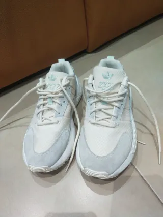 Deportivas Adidas Blancas y Grises T. 38 2/3