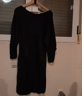 Vestido negro NUEVO y collar cuentas transparentes