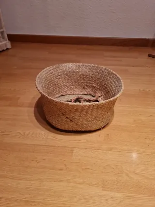 Cesto decorativo de yute y mimbre
