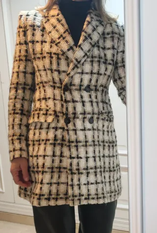 Chaqueta cruzada tweed cuadros beige y negro
