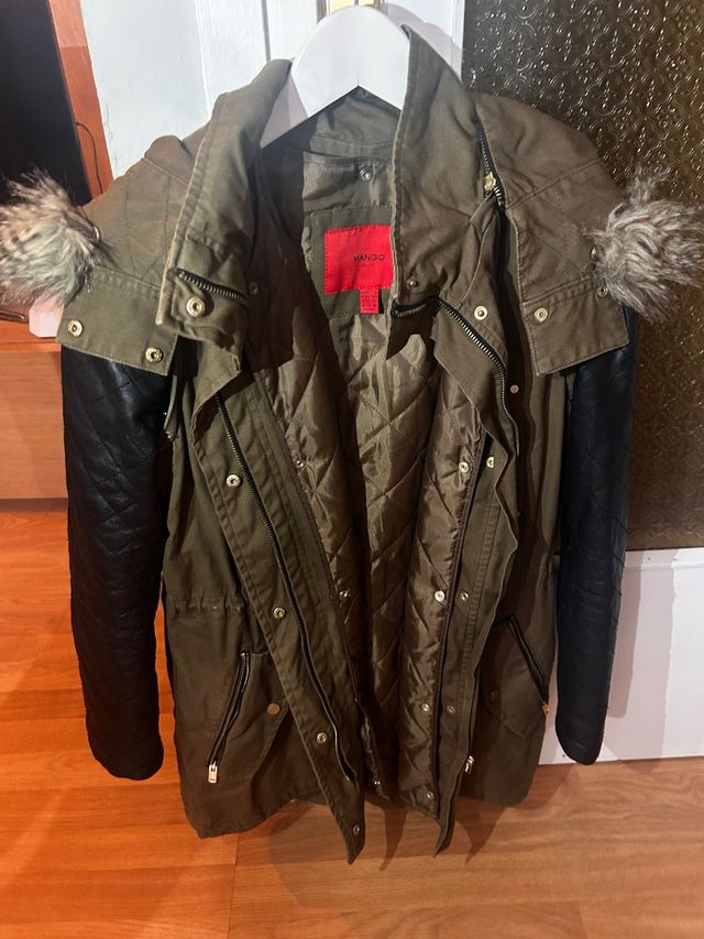 Chaqueta mujer Mango verde con mangas negras