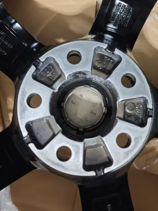 Llantas rotor originales 20" cóncavas.