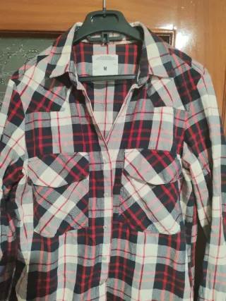 Camisa de cuadros roja y negra