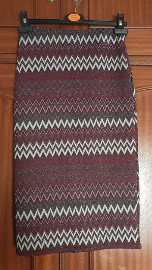 Falda midi geométrica