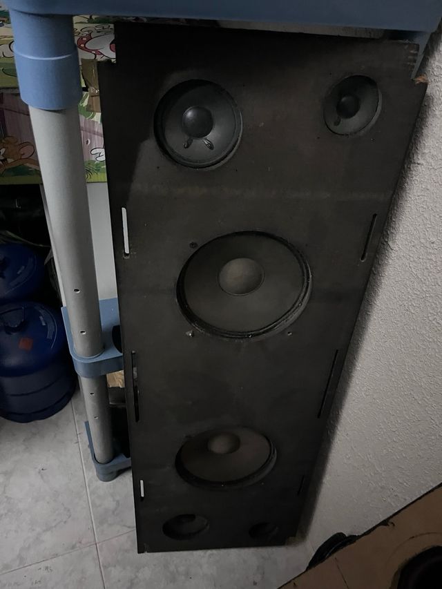 Bandeja altavoces coche Unicars