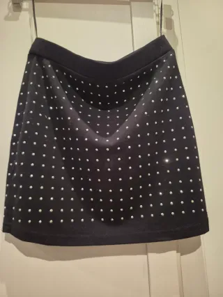 Falda corta negra con diamantes