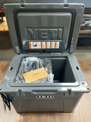 Nevera Yeti Tundra Gris