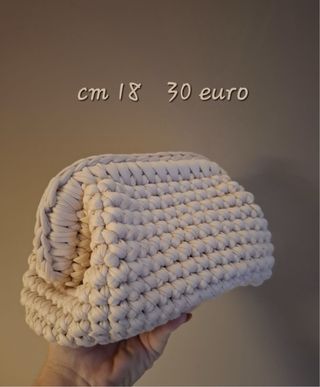 Clutch uncinetto beige fatto a mano