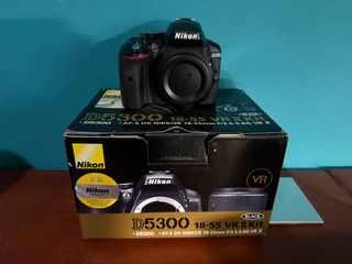 Nikon D5300 Cámara Digital + Lentes Tamron y Yongn