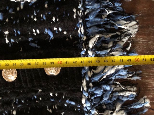 Cárdigan tweed negro con flecos