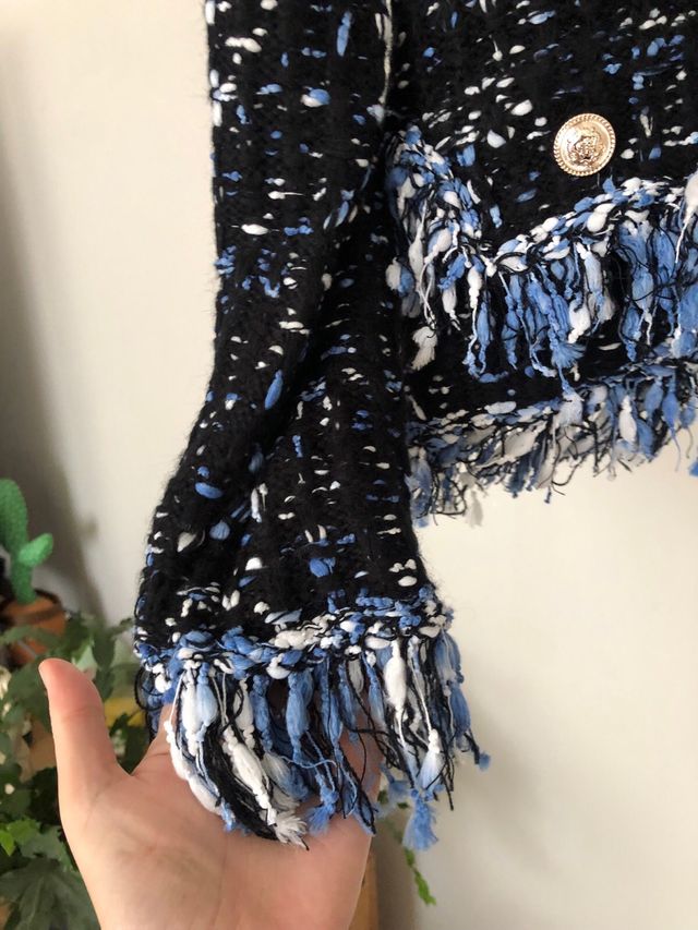 Cárdigan tweed negro con flecos