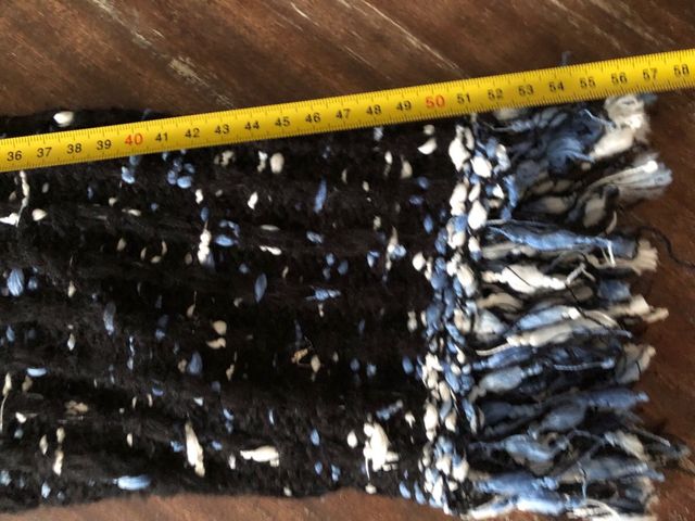 Cárdigan tweed negro con flecos