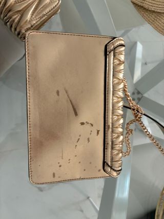 Bolso y cartera Guess dorada