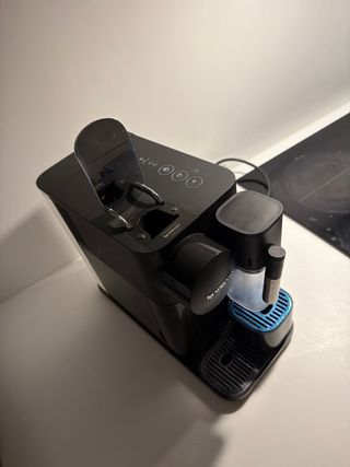 Cafetera Nespresso DeLonghi Lattissima One - Negra