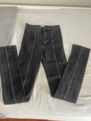Pantalón vaquero Zara gris