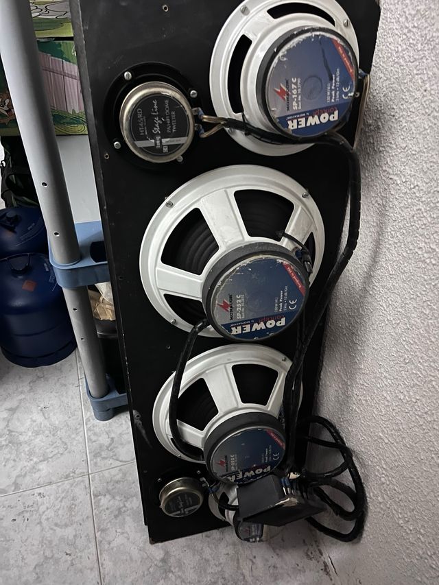 Bandeja altavoces coche
